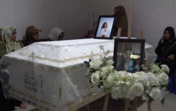 Korban Kebakaran Glodok Plaza, Aulia Belinda, Dimakamkan di Kampung Halaman Toraja Korban Kebakaran Glodok Plaza, Aulia Belinda, Dimakamkan di Kampung Halaman Toraja