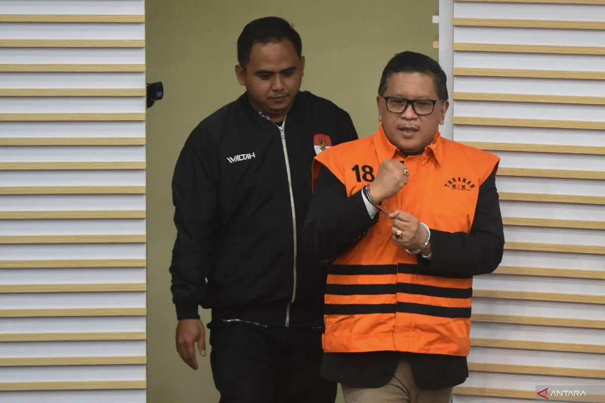 Ditahan KPK, Hasto Kristiyanto Minta Keluarga Jokowi Juga Diperiksa