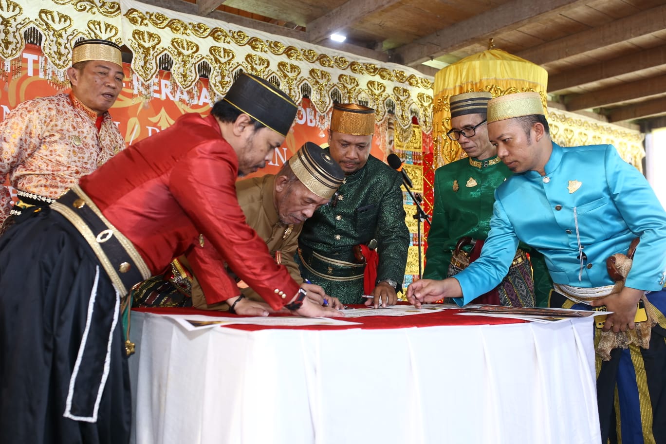 Zulkifli Yusuf Daeng Rani Resmi Dinobatkan Jadi Karaeng Sanrobone ke-XXX