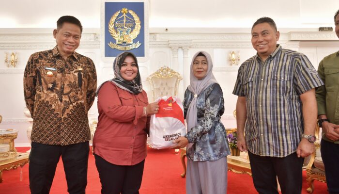 Pemprov Sulsel dan Kemensos RI Salurkan 3.000 Paket Bantuan untuk Korban Banjir