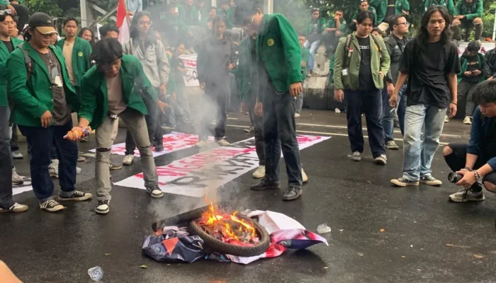 Demo Indonesia Gelap, Mahasiswa Tuntut Transparansi dan Evaluasi Kebijakan