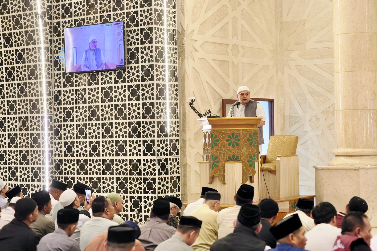 Wali Kota Makassar Salat Subuh Berjemaah, Dukung Kegiatan Keagamaan