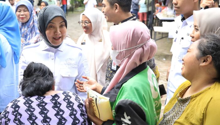 Jelang Idul Fitri, Wakil Wali Kota Makassar Langsung Keliling Stan Gerakan Pangan Murah Serentak Sulsel