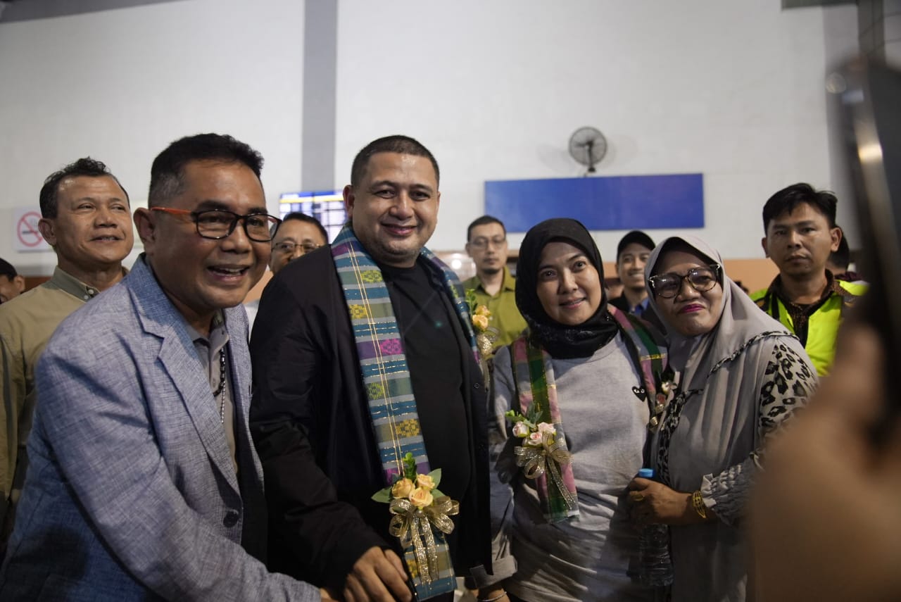 Munafri-Arifuddin Pulang dari Akmil, Masyarakat Makassar Beri Sambutan Hangat
