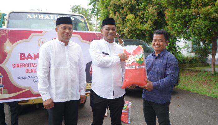 Bupati Luwu Lepas Bantuan Sosial dari Unru Baso untuk Warga