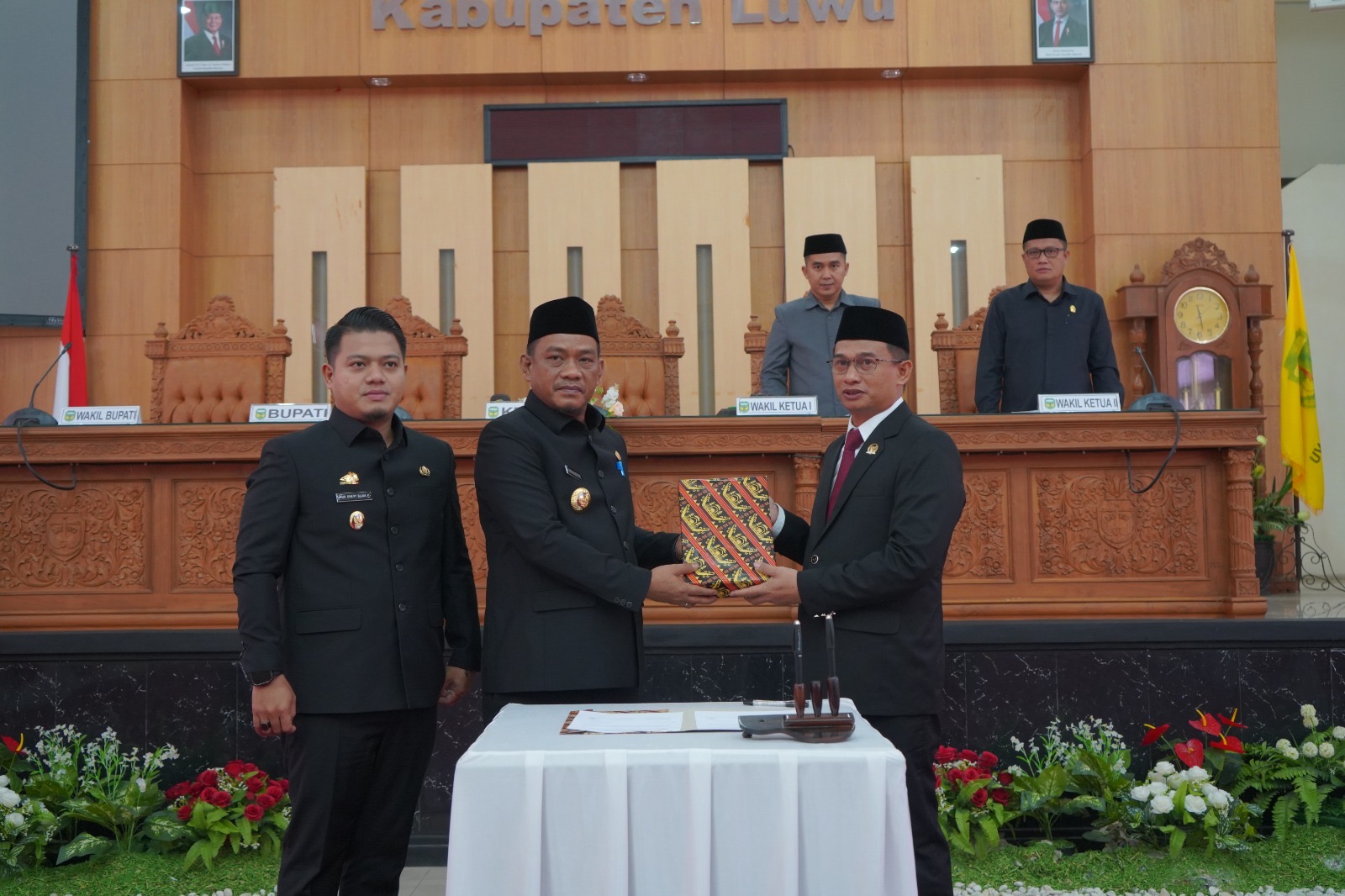 Bupati dan Wakil Bupati Luwu Hadiri Rapat Paripurna DPRD Bahas LKPJ 2024