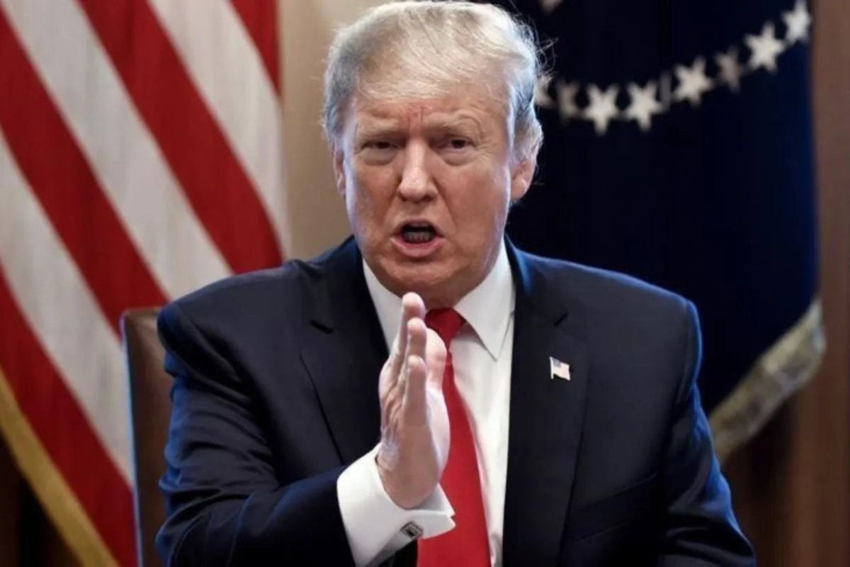 Trump Naikkan Tarif Impor China Jadi 245 Persen