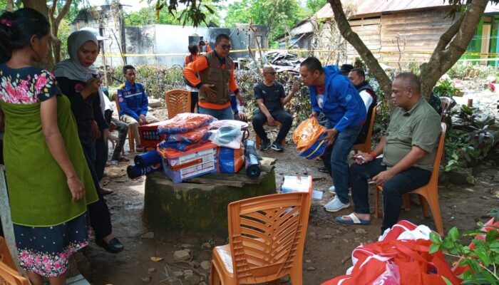 Dinsos Palopo Serahkan Bantuan Kepada Korban Kebakaran di Mancani