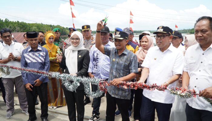 Bupati dan Wakil Bupati Bone Resmikan Jembatan Sungai Angkue