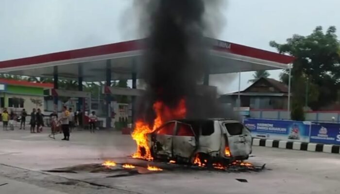 Ledakan Hebat! Minibus Diduga Muat BBM Terbakar di SPBU Sidrap