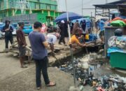 DLHK Sinjai Fokus Bersihkan TPI Lappa di Hari Pertama Kerja Usai Lebaran