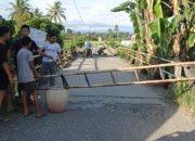 Warga Blokade Jembatan Bila Karena Rusak Parah, Satu Kecamatan Terancam Terisolasi