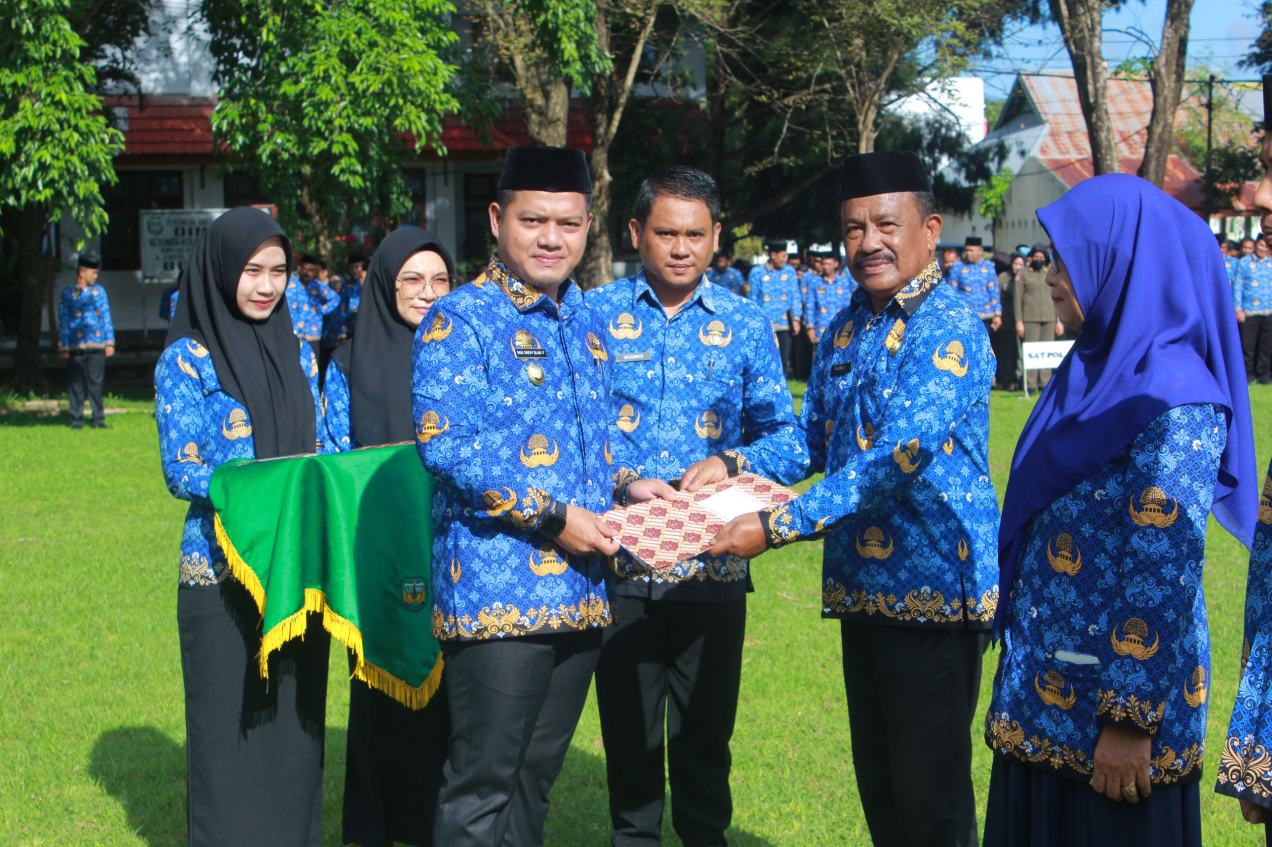 Wakil Bupati Luwu Serahkan SK Kenaikan Pangkat kepada 228 ASN