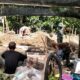 Babinsa Bastem Turun Tangan Bantu Warga Bangun Rumah di Latimojong