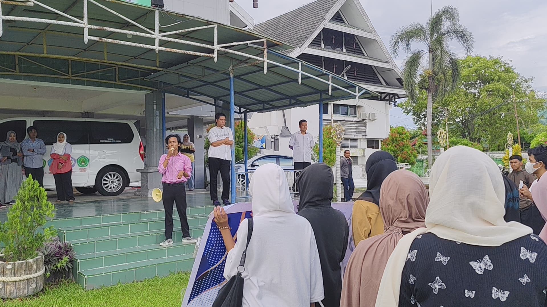 Mahasiswa Desak Pemecatan Dosen MJ
