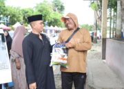 Kapolres Sidrap dan Keluarga Berbagi Sembako untuk Pengemudi Bentor di Pangkajene