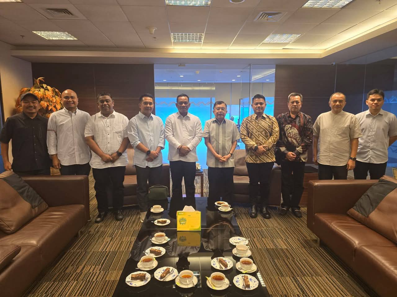 Ketemu Jusuf Kalla, Bupati Luwu Perjuangkan Lapangan Kerja Warga di PT BMS