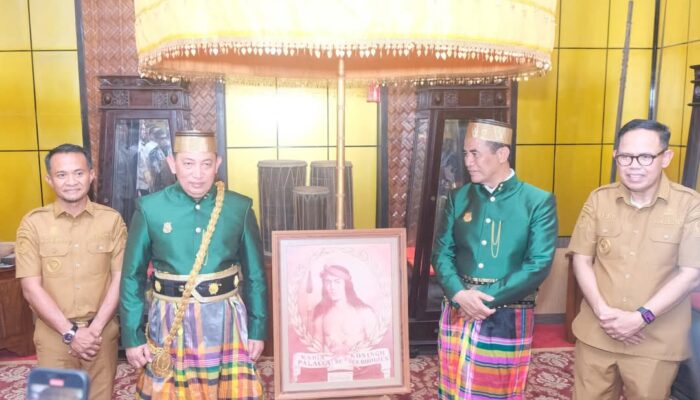 Kapolri dan Mentan RI Disambut Adat di Rujab Bupati Bone