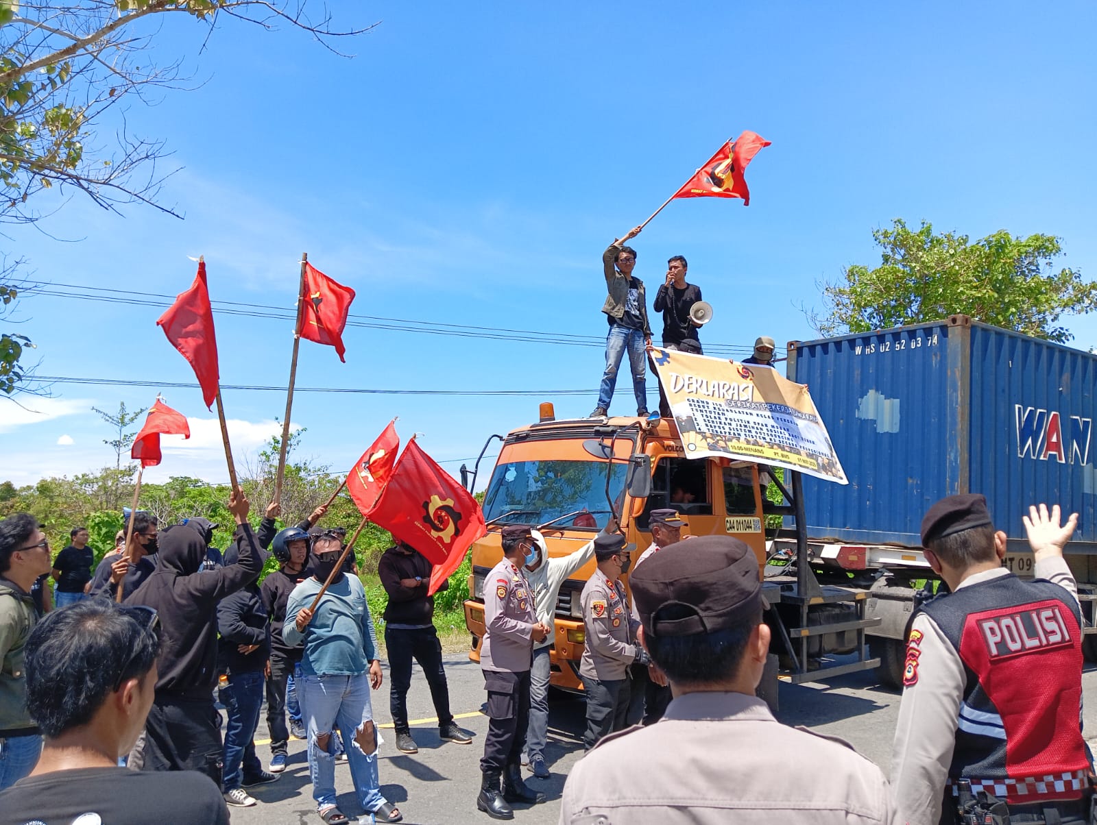 Serikat Pekerja Luwu Raya Gelar Aksi May Day Depan Smelter PT BMS