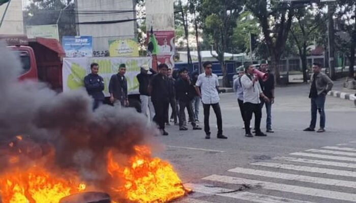 Tiga Kelompok di Sinjai Gelar Aksi Peringatan May Day 2025
