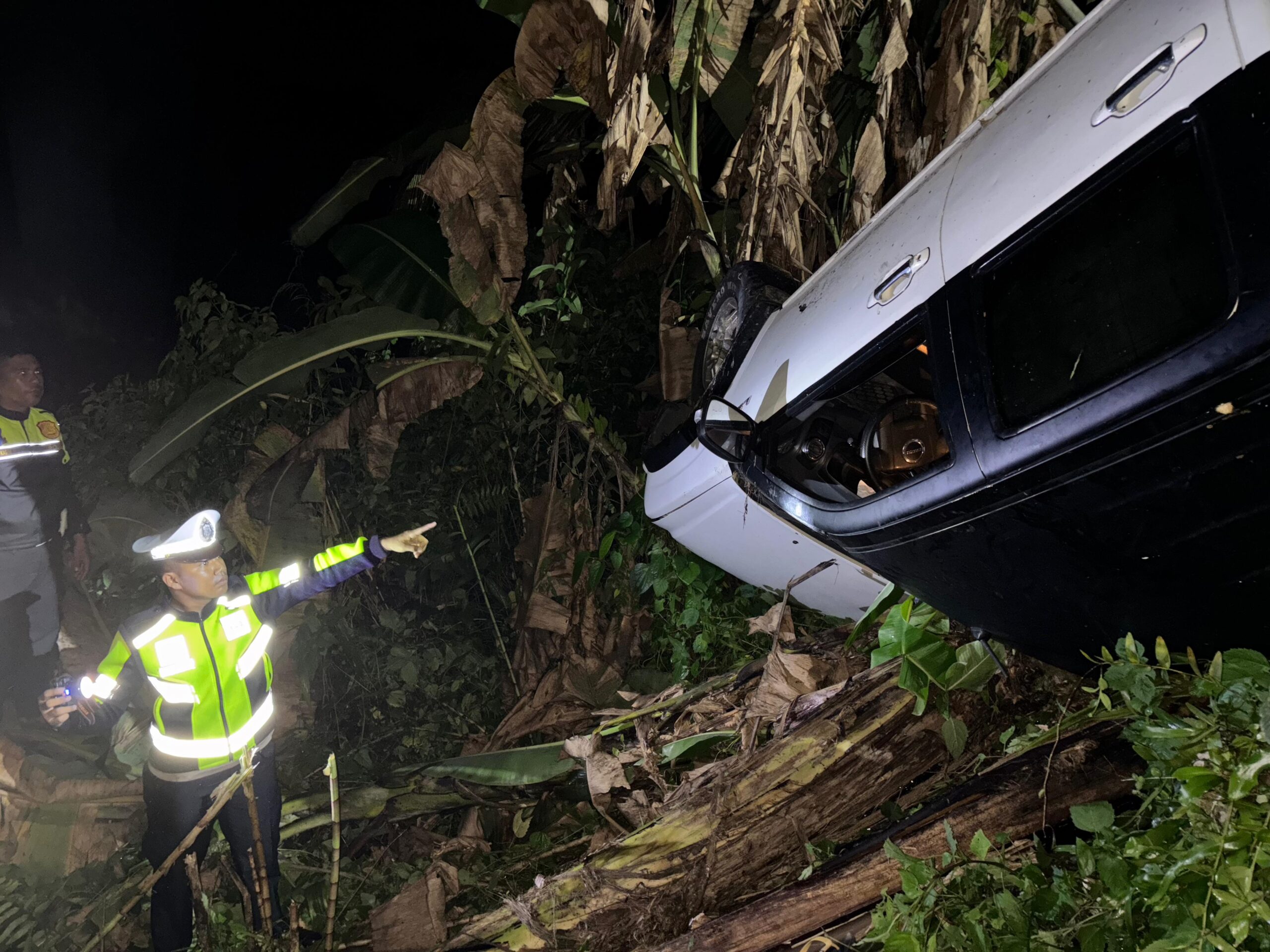 Mobil Terbalik di Jalan Poros Sabbang, Mantan Ketua HMI Cabang Palopo Alami Luka Serius