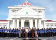 Firmanza Serahkan SK ke 196 CPNS Usai Upacara Hardiknas