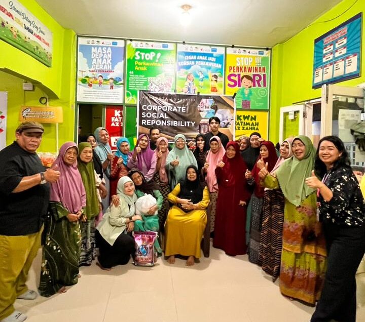Aryaduta Makassar Ajak Lansia Nelayan Rayakan Kebersamaan Lewat CSR