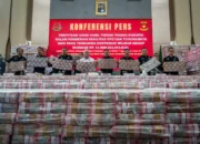 Tumpukan Uang Rp2 Triliun Dipamerkan, Bukti Korupsi Wilmar Group