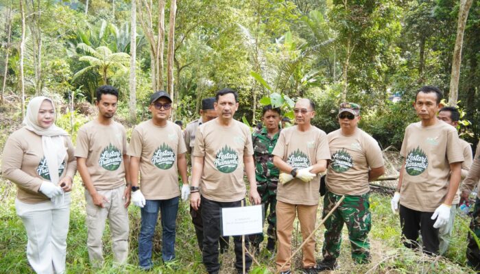 PLN dan Pemkot Palopo Hijaukan Kawasan Siguntu