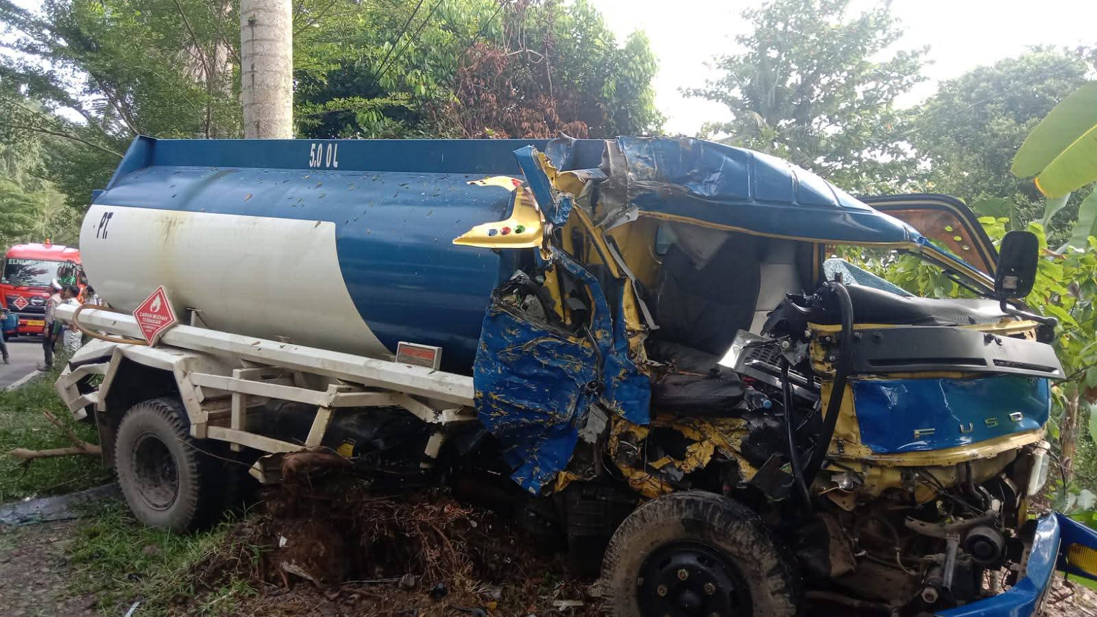 Sopir Diduga Mengantuk, Bus Hantam Truk Tangki di Jalur Trans Sulawesi