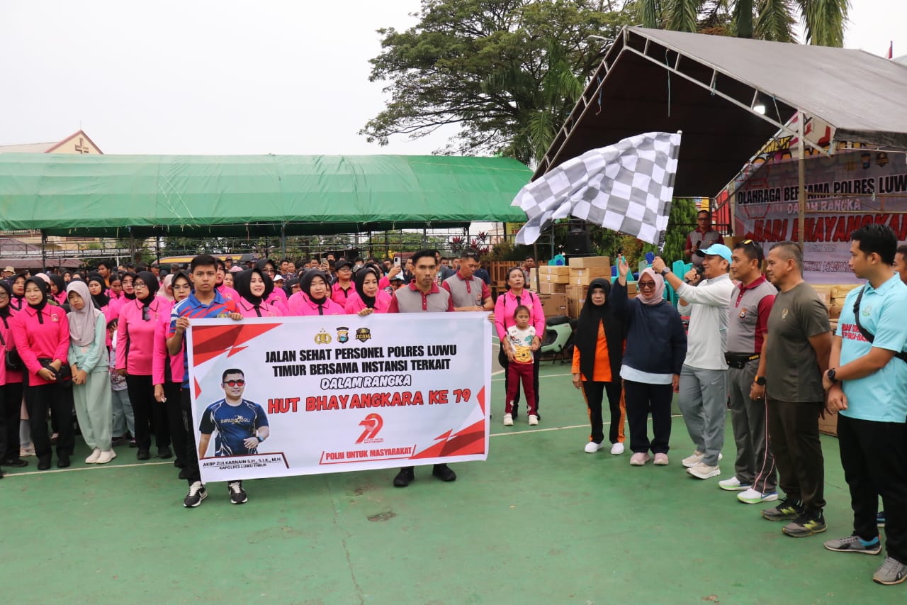 Bupati dan Wabup Lutim Kompak Ikuti Jalan Sehat HUT Bhayangkara