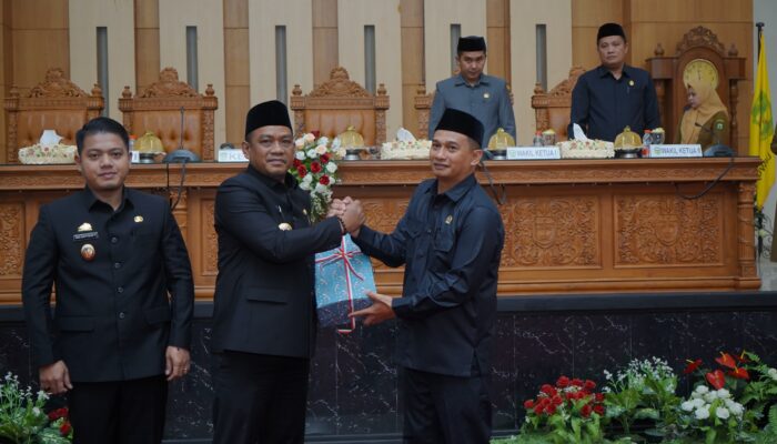 Pemkab Luwu Serahkan RPJMD 2025–2029 dan Laporan APBD 2024
