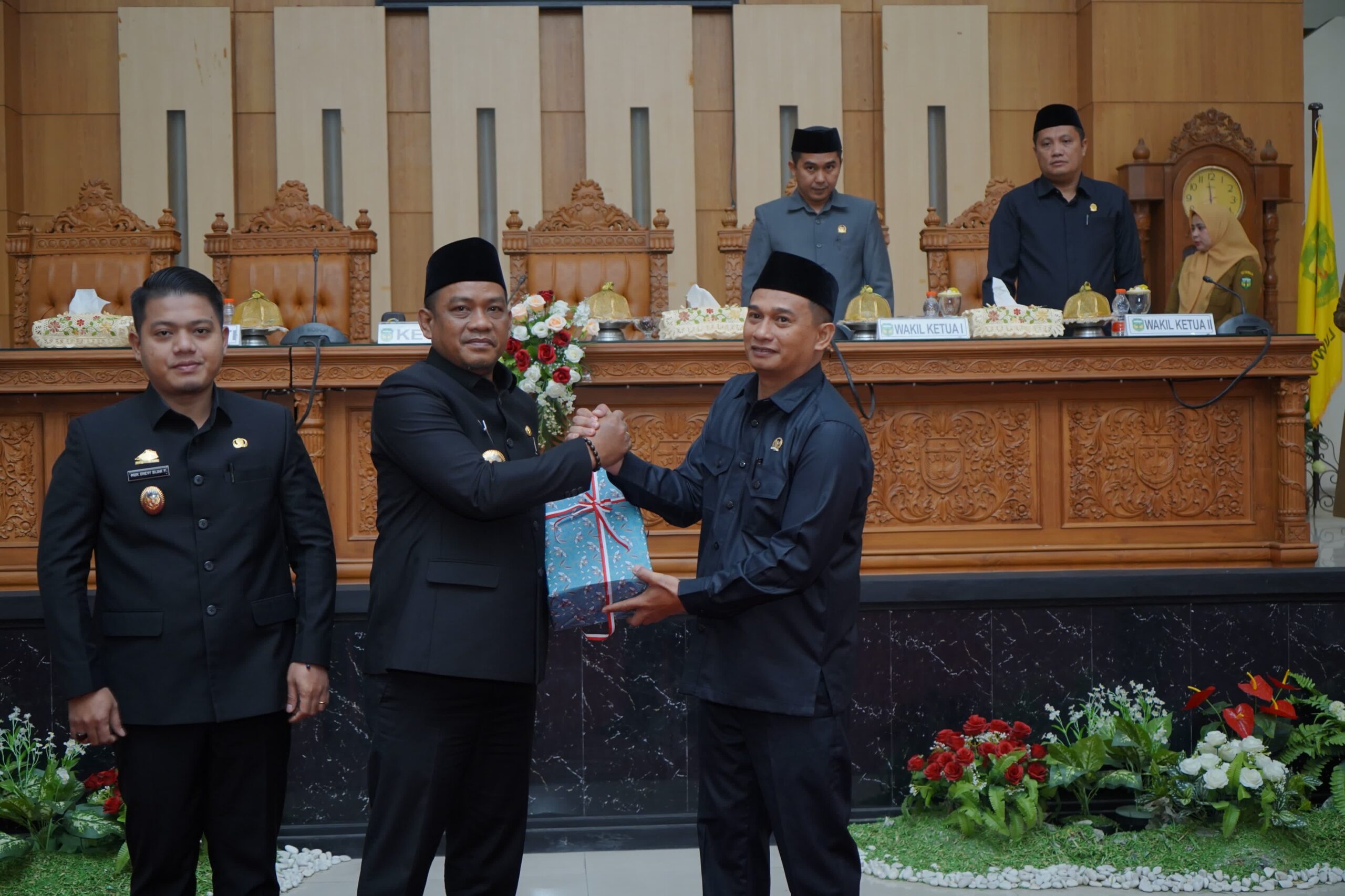 Pemkab Luwu Serahkan RPJMD 2025–2029 dan Laporan APBD 2024