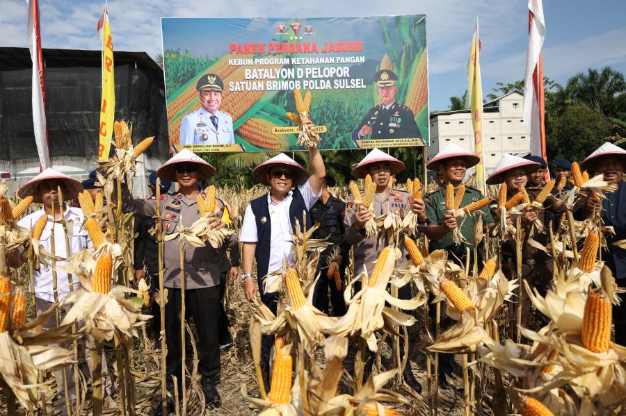 Kolaborasi Brimob dan Pemda Lutra Dorong Pangan Berkelanjutan