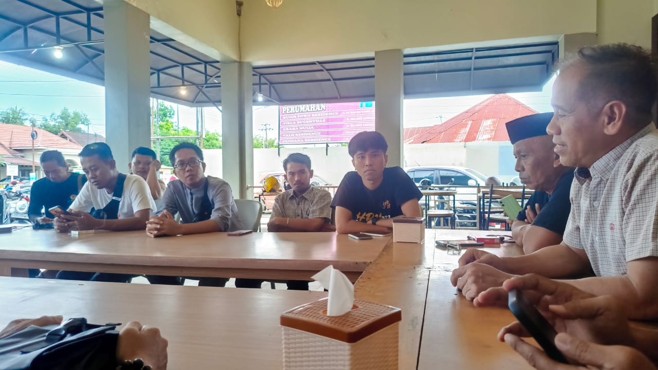 Kadis Kominfo Bone Bahas Kontrak E-Katalog bareng Penggiat Media di Bone