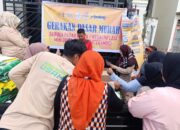 Warga Serbu Pasar Murah Perumda Pasar Makassar di Kelurahan Borong