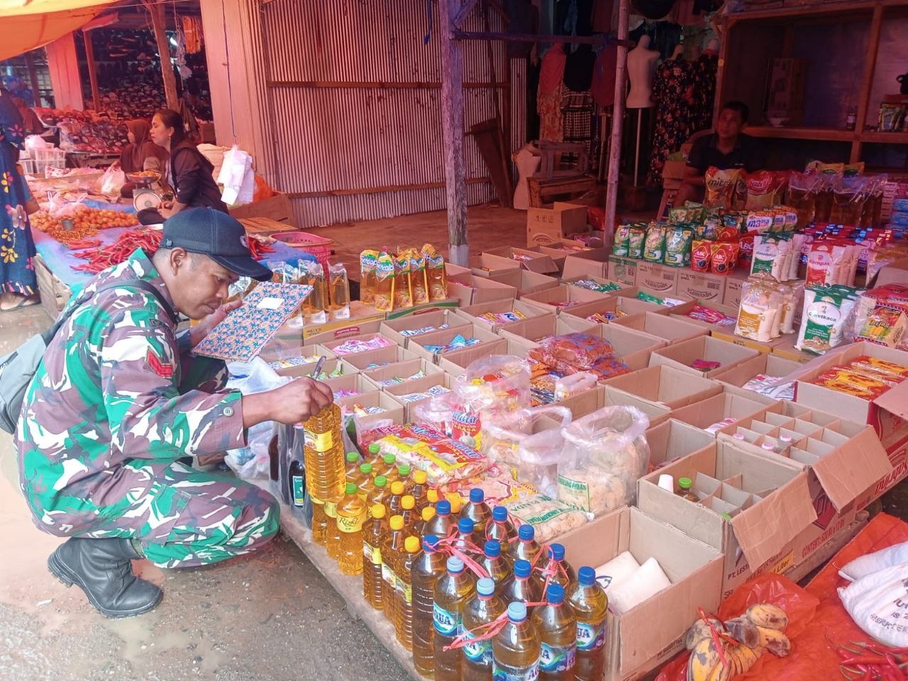 Babinsa Sidrap Pantau Harga Sembako Awal Juli