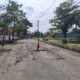Protes Jalan Rusak, Warga Pasang Bendera di Lubang Jalan