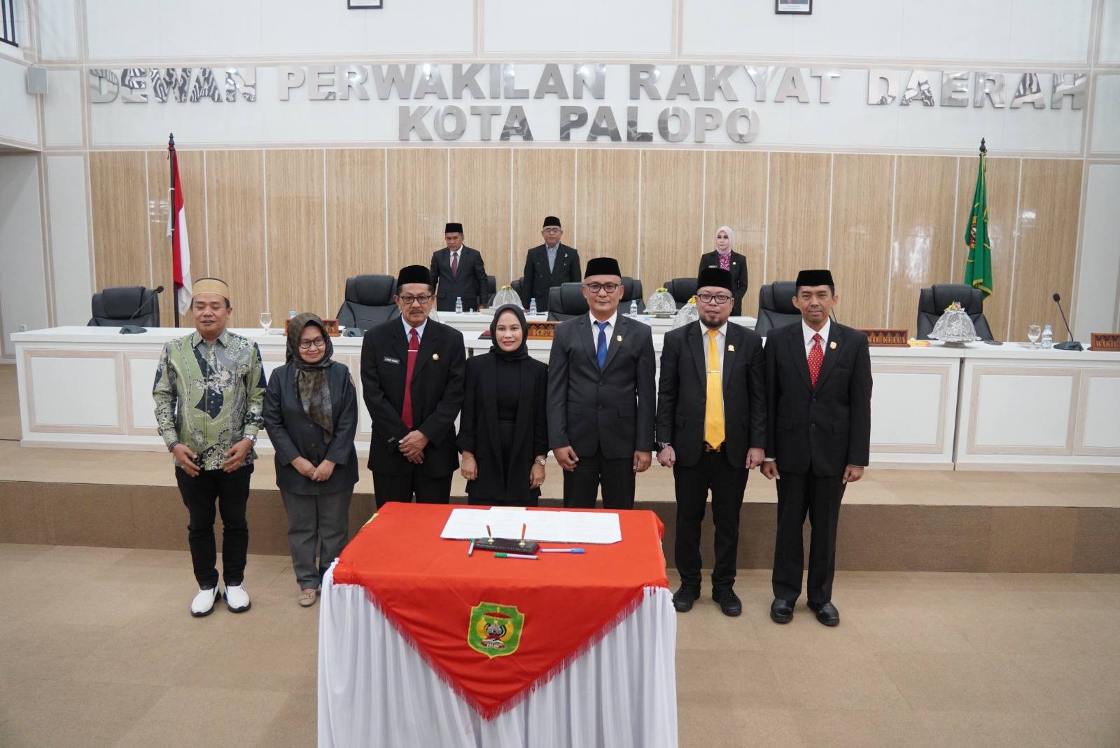 Rapat Paripurna DPRD Resmikan Pasangan Pemenang Pilkada Palopo 2024