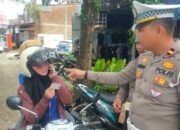 Dua Pengendara Ditilang karena Gunakan HP saat Berkendara di Bone