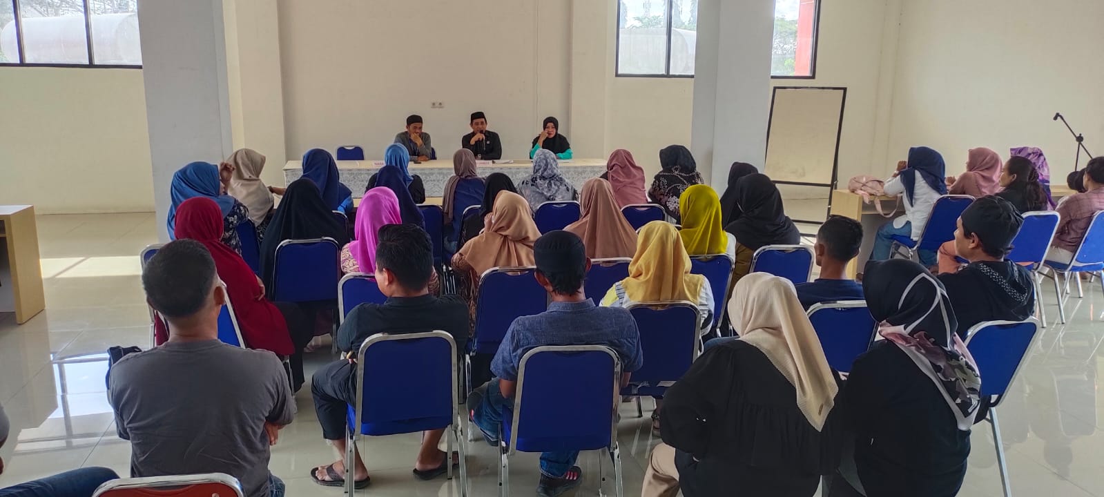 Keluhkan Nasib, Puluhan Honorer Pustakawan Sidrap Temui Anggota DPRD
