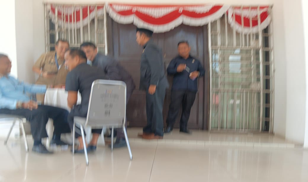 Rapat Paripurna LKPJ APBD 2024, Legislator Luwu Pilih Keluar Merokok