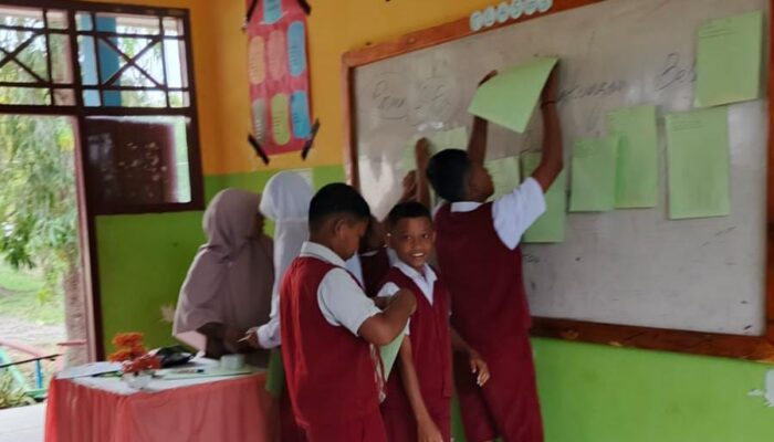Hari Pertama Sekolah, SMPN 1 Ponrang Tanamkan Nilai Karakter Lewat MPLS Edukatif