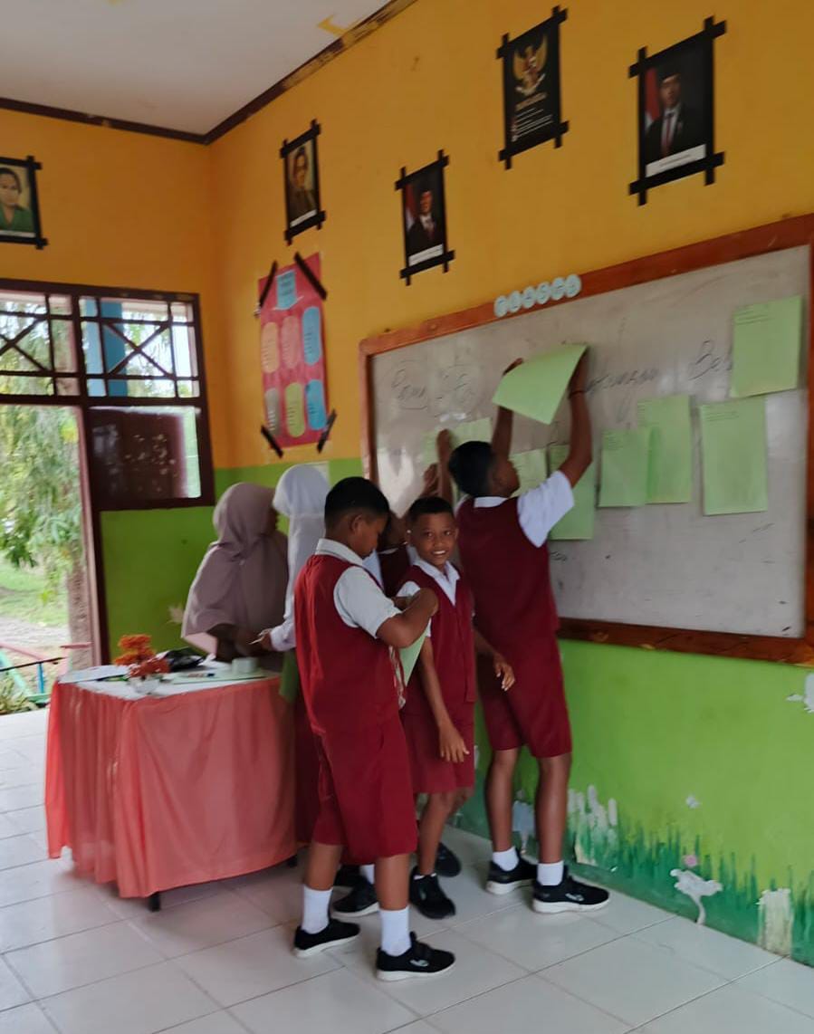 Hari Pertama Sekolah, SMPN 1 Ponrang Tanamkan Nilai Karakter Lewat MPLS Edukatif