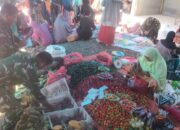 Cegah Lonjakan Harga, Babinsa Baranti Lakukan Pemantauan Pasar