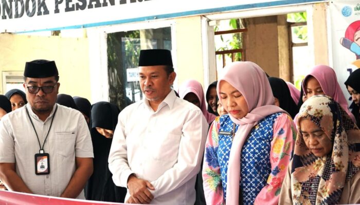 KPU Sinjai Berbagi Kasih dengan Anak Yatim di Pesantren Darul Istiqomah