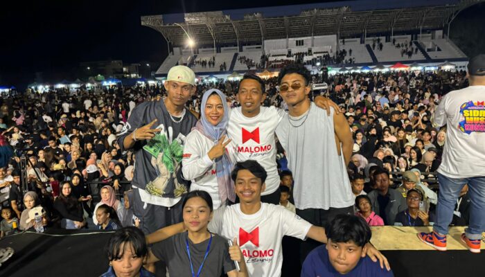 Faris Adam dan Jackson Zeran Puji Makanan Khas Sidrap Usai Konser di Stadion Ganggawa