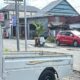 Kesal Jalan Tak Diperbaiki, Warga Tanam Pohon di Tengah Jalan Carede