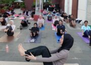 Sunset Yoga Aryaduta Padukan Relaksasi, Kuliner Sehat, dan Koneksi Sosial
