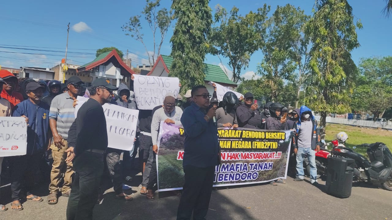 Warga Kepung DPRD Sidrap, Tuntut Bongkar Dugaan Mafia Tanah di HGU Margaressa